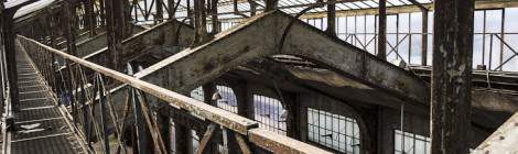 Structure métallique de la verrière du toit de la centrale EDF Saint-Denis...