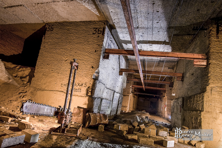 Quarry Hennocque M&eacute;ry-sur-Oise Rock Chainsaw Rust