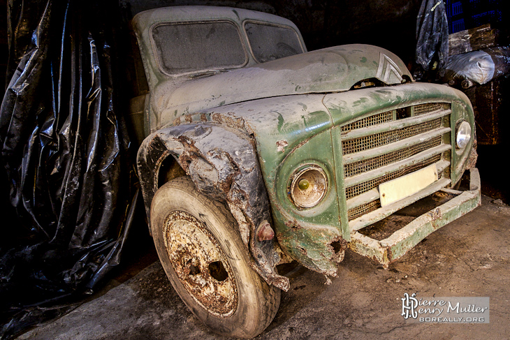 Camion Citroen de champignonniste abandonn&eacute;