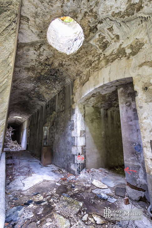 Fort Militaire Portalet Puits Lumiere Couloir HDR