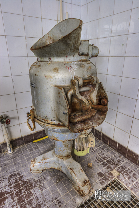 Wasteland Enfance-Avenir-Social Spider Washing Machine Decomposition