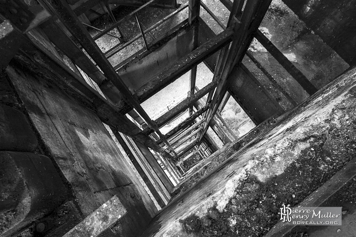 Friche Hasard Cheratte Charbon Mine Int&eacute;rieur Chevalement Ascenseur
