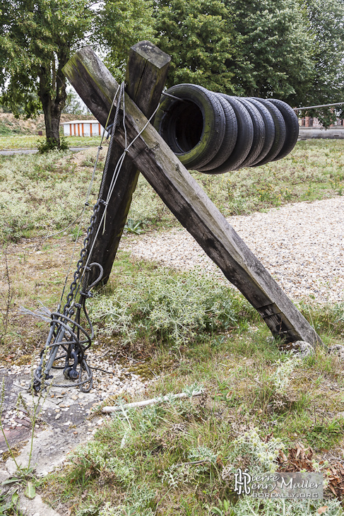 Camp Militaire GIGN Tyrolienne Cable Batiment Vert