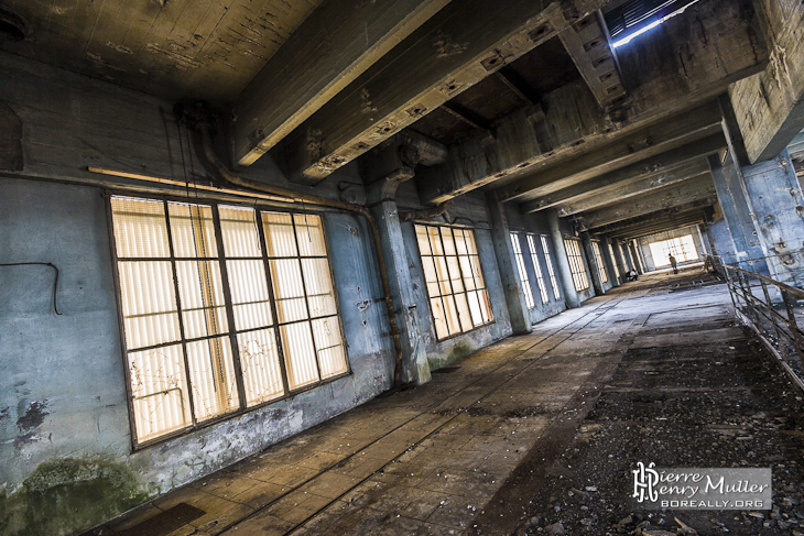 Twilight of a corridor of the military camp of the GIGN
