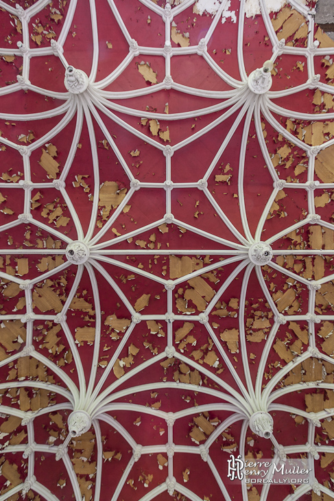 Salon au plafond rouge au château de Noisy Miranda Friche Château Noisy Miranda Salon Plafond Rouge