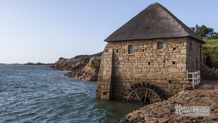 Tourisme Ile Br&eacute;hat Moulin Mar&eacute;e Roue Aube Bois