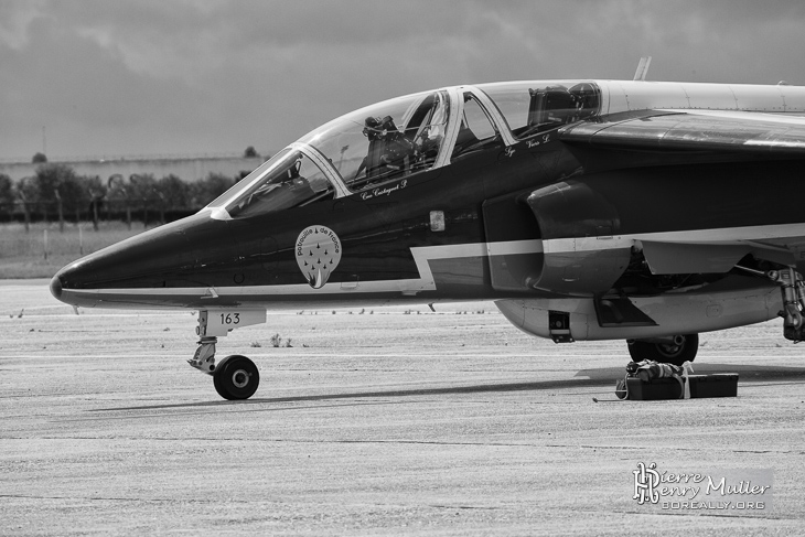 Alphajet Athos 9 au parking au Bourget