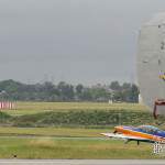 Catherine Maunoury en Extra 300 en attente taxiway