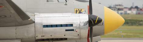 ...Dassault Flamand de profil avec une belle vue sur le long moteur 6 cylindres en ligne....