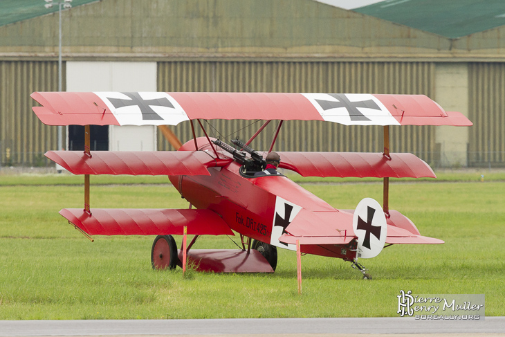 Fokker Triplan au démarrage moteur au Bourget