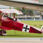 Fokker Triplan sous l'aile d'un Dassault Flamant