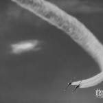 Fouga Magister de la Patrouille Tranchant en virage autour d'un nuage