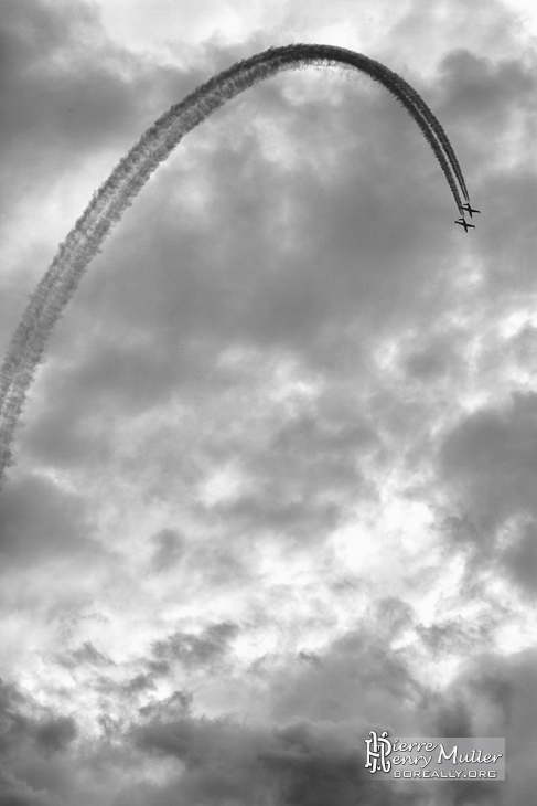 Looping de deux Fouga Magister