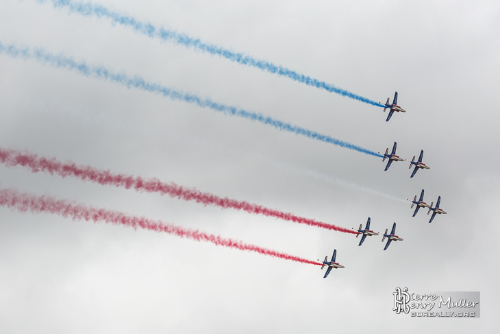 Passage en formation Apollo de la Patrouille de France