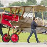 RAF SE5 poussé jusqu'à la piste en pelouse du Bourget