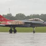 Rafale au roulage sous la pluie au Bourget