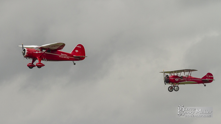 Stinson et Travel Air en vol au Bourget