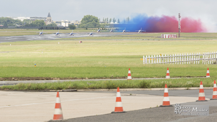 Test fumigènes de la Patrouille de France avant décollage