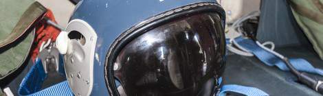 ...Casque militaire &agrave; bord du Super Frelon de la flottille 32F....