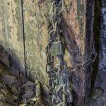 Ancienne chaine et cadenas sur une porte en bois
