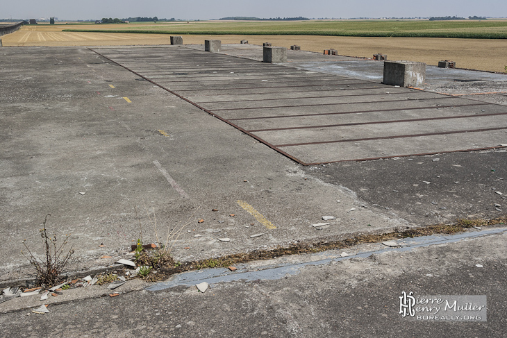 Plateforme de l'ancien hangar des aérotrains avec son sol escamotable