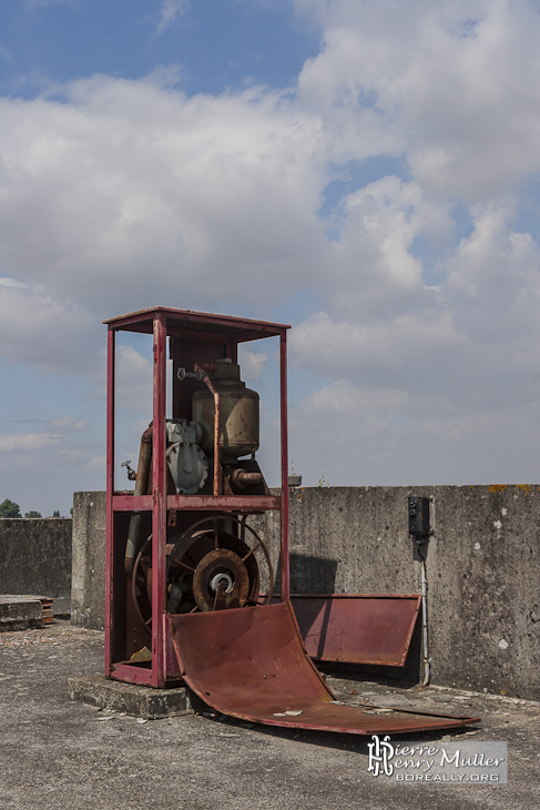 Pompe à kérosène pour l'Aérotrain Bertier à la gare de Chevilly