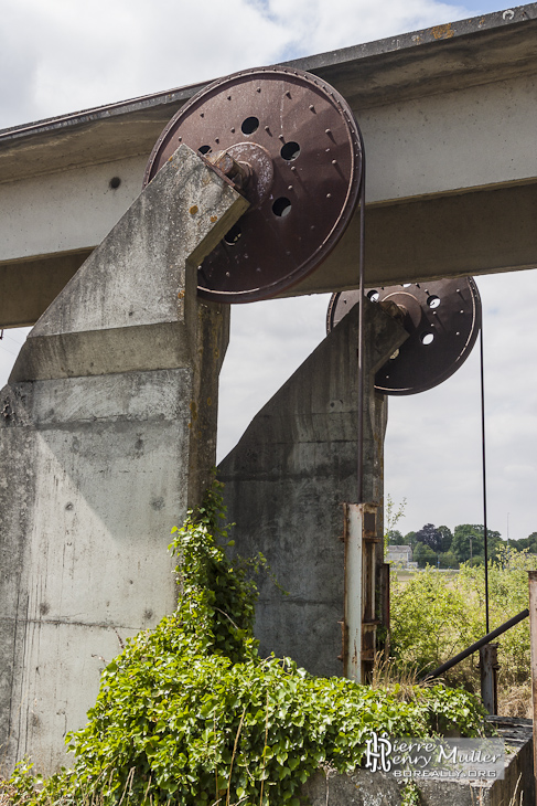 Tendeurs des câbles pour la voie de maintenance de la ligne de l'aérotrain