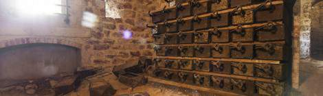 ...Casiers de rangement à la batterie de la pointe....
