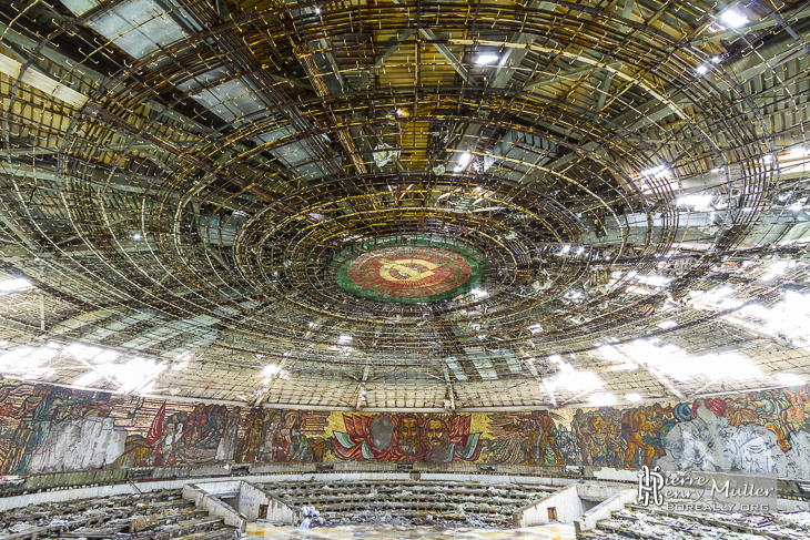 Auditorium avec ses fresques mosaïques et sa coupole