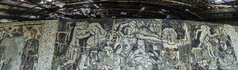 ...Mosa&iuml;que sur la rotonde panoramique de Buzludzha....