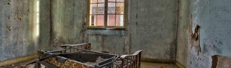 ...Appartements abandonné dans le village des mineurs de Carmaux....