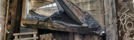 ...Début du pont transbordeur du lavoir à charbon de Blayes-les-Mines...