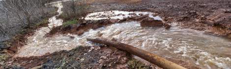 ...Eau pollu&eacute;e sur le site du lavoir &agrave; charbon de Blayes-les-Mines...