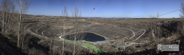 Mine de charbon à ciel ouvert reconvertie en parc de loisir