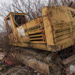 Pelle mécanique Liebherr 941 à la casse de péniche de Conflans