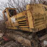 Pelle mécanique Liebherr 941 à la casse de péniche de Conflans