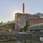 Centrale électrique IM au soleil couchant
