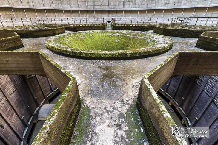 Structure béton pour l'acheminement de l'eau chaude pour la tour aéroréfrigérante