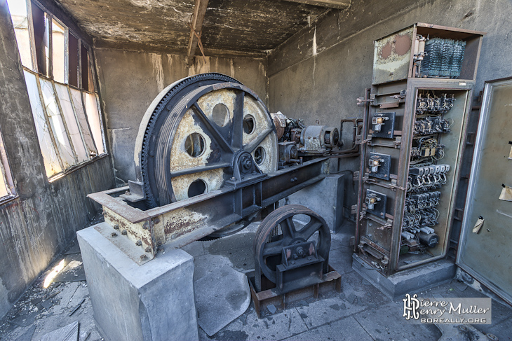 Machinerie d'ascenseur de la centrale EDF Saint-Denis en TTHDR