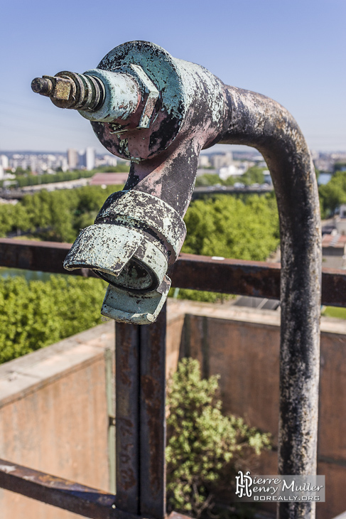 Rampe incendie sur les toits de la centrale EDF Saint-Denis