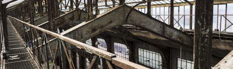 ...Structure métallique de la verrière du toit de la centrale EDF Saint-Denis...