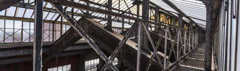 ...Structure de la verrière du toit de la centrale EDF Saint-Denis...