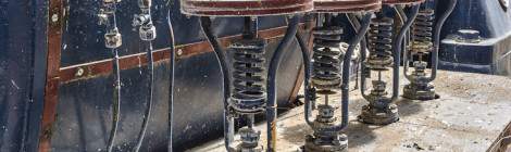 ...Valves à ressort de la chaudière à vapeur Alstom à la centrale EDF Saint-Denis....