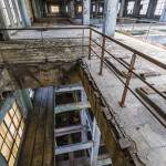 Vue au travers des étages du hall des machines à la centrale EDF