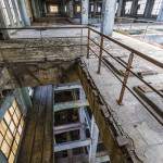 Vue au travers des étages du hall des machines à la centrale EDF