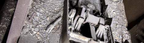 ...Le syst&egrave;me de fixation des berlines de charbon sur l&rsquo;ascenseur permettait une bonne tenue de la berline le long des trajets. Plusieurs &eacute;tages successifs &agrave; berline se cumulait avec les &eacute;tages de cages des mineurs....