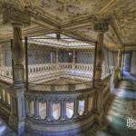 Colonnes de l'étage des terminales en HDR au château de Bonnelles