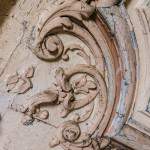 Détail sur une partie des moulures des corniches du plafond du château de Bonnelles