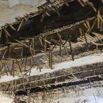 Plafond en platre en partie effondré au château de Bonnelles