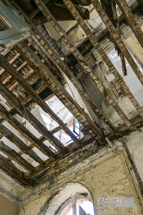 Plancher retiré du château en ruine de Bonnelles